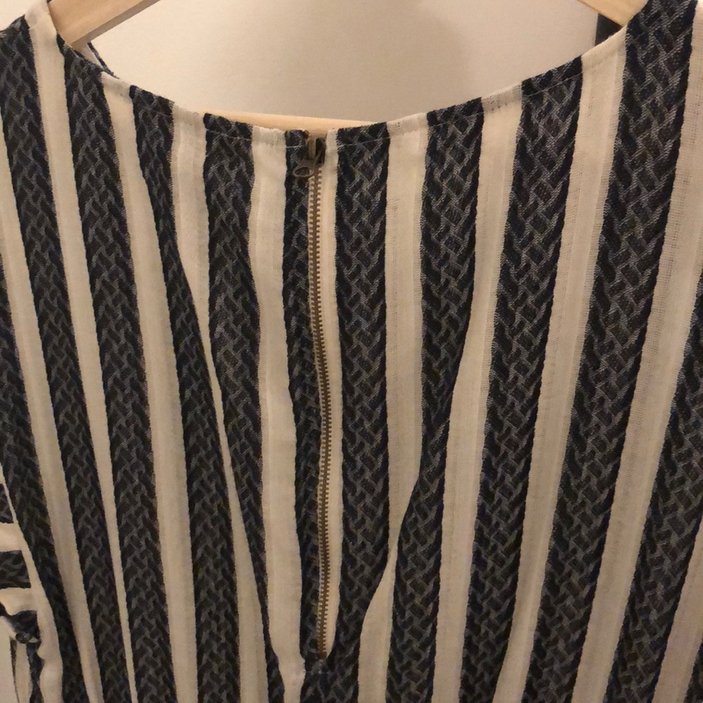 Universal Threads Romper - Picture 4 of 5